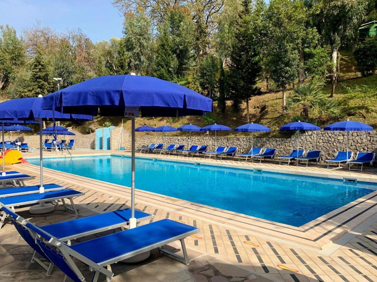 Village Camping Santa Fortunata - Campogaio Sorrento Ngoại thất bức ảnh